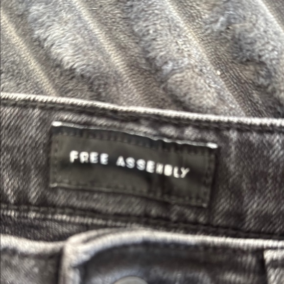 Free Assembly Jean Shorts High-Waisted 8 - Picture 2 of 7